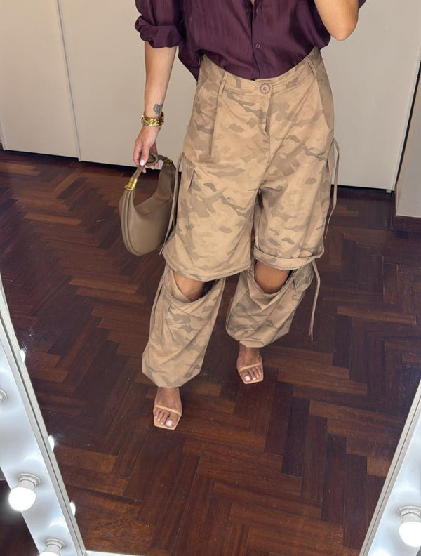 Pantalone cargo mimetico con zip